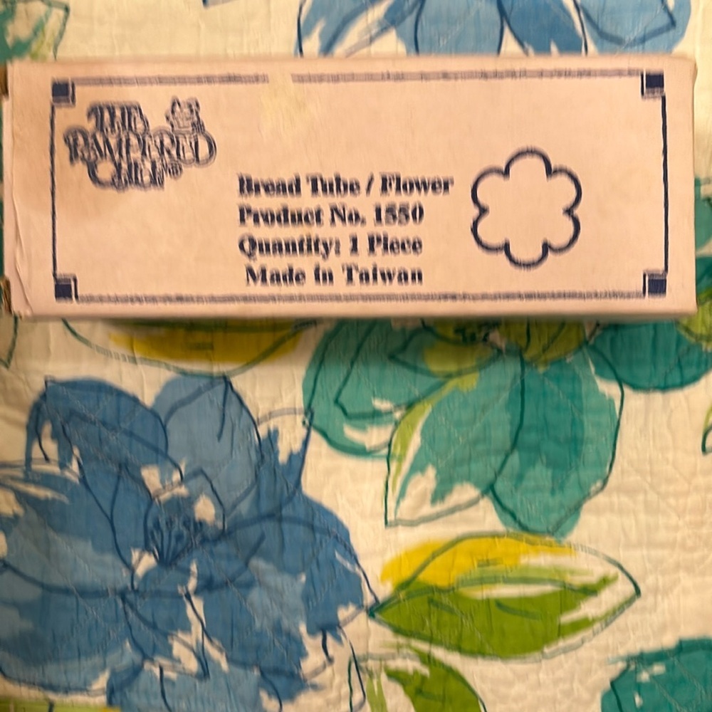 The Pampered Chef Valtrompia
Bread Tube- Flower #1550